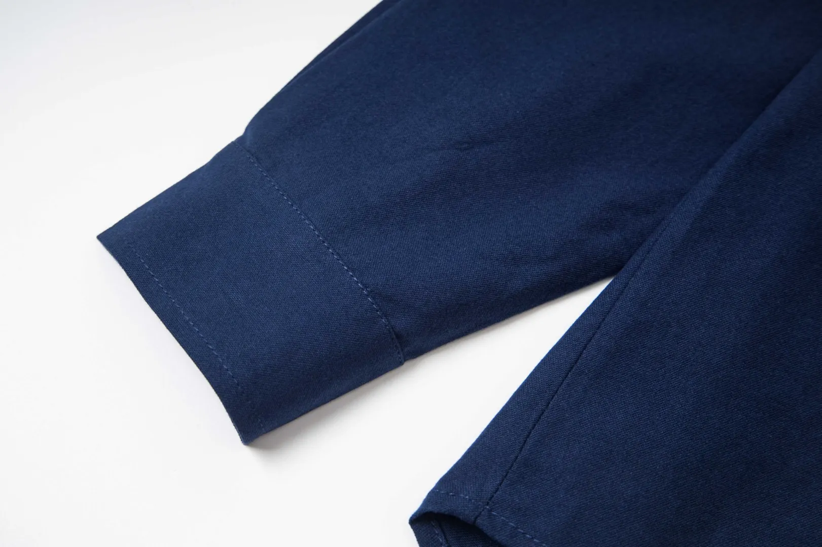 🅿️250 New: Style number: B141 Ralph Lauren/Ralph Lauren classic small label couple's long-sleeved shirt 1️⃣ Made of high-quality fabrics, the upper body is soft and comfortable, extremely delicate, and feels solid, smooth and soft. The fabric has the characteristics of being wrinkle-free and has an invincible feel. The details are perfectly handled! 2️⃣The workmanship details are perfectly controlled. They are all hemmed with vest technology, and the inside of the sleeves are also used. Different from the four-needle and five-thread workmanship, the collars are also all designed with interlining, showing high-end fashion and individuality, and the style is fashionable, simple and elegant! 3️⃣It is very youthful and energetic, and can be easily worn by both men and women. It is very in line with the fashion aesthetic concepts of today's young people! Color: Black, White, Navy Size: S, M, L, XL